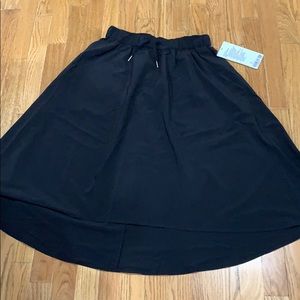 Lightweight LuluLemon flounce skirt size 6 NWT